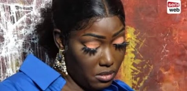  [Vidéo] Dior Mbaye évoque sa mère avec de chaudes larmes «sama papa dafa téla décédé wayé…»