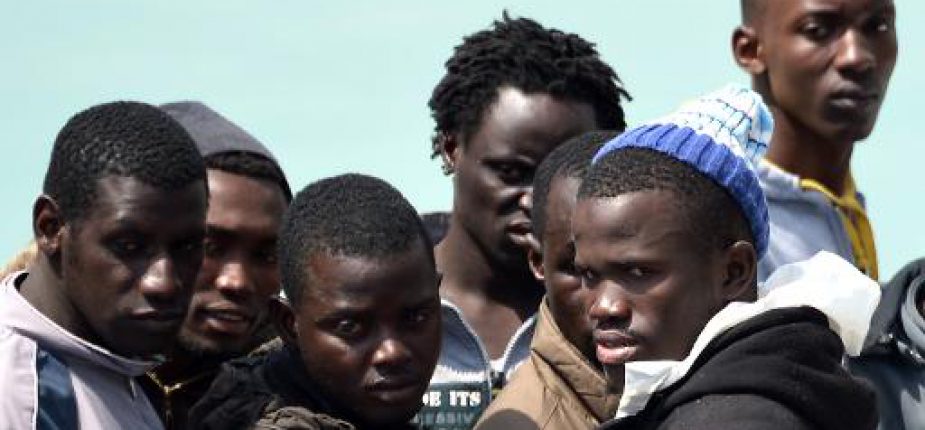 migrants sont utilisés comme « esclaves » par la police grecque contre d’autres migrants