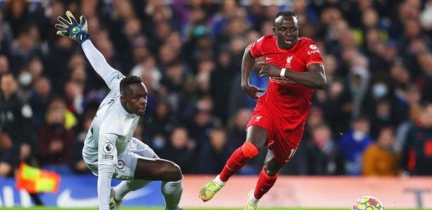 Le départ de Sadio Mané au Bayern Munich est une grosse perte, mais pas que pour Liverpool. Le championnat anglais perd gros également. C’est l’avis de Edouard Mendy, le gardien de Chelsea et des Lions. «Je pense que c’est une grosse perte pour la Premier League en termes de qualité et en termes de personne», a confié au Mirror le meilleur gardien de la CAN 2021. Edouard Mendy ajoute : «Nous avons perdu quelqu’un de formidable et j’espère qu’il appréciera la Bundesliga. C’est aussi une grande à cause de sa qualité, de l’impact qu’il a et aussi parce que, pour les jeunes joueurs, il est un exemple. Lorsque vous perdez quelqu’un comme ça, cela peut avoir un impact énorme.»