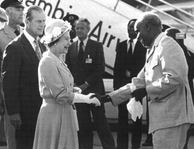  Mort d’Elizabeth II : la reine et l’Afrique, sept décennies d’histoire