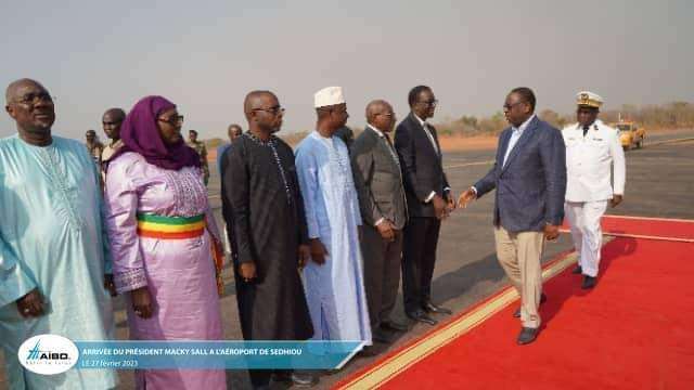  CONSEIL DES MINISTRES DÉLOCALISÉ : Le Chef de l’Etat accueilli à l’aéroport de Sedhiou-Diendé