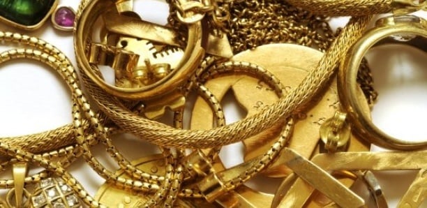  L’élève de terminale vole à sa mère des bijoux en or d’une valeur de 30 millions F CFA pour faire… du social