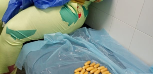  AIBD : Une Sud-Africaine porteuse de 100 boulettes de cocaïne arrêtée