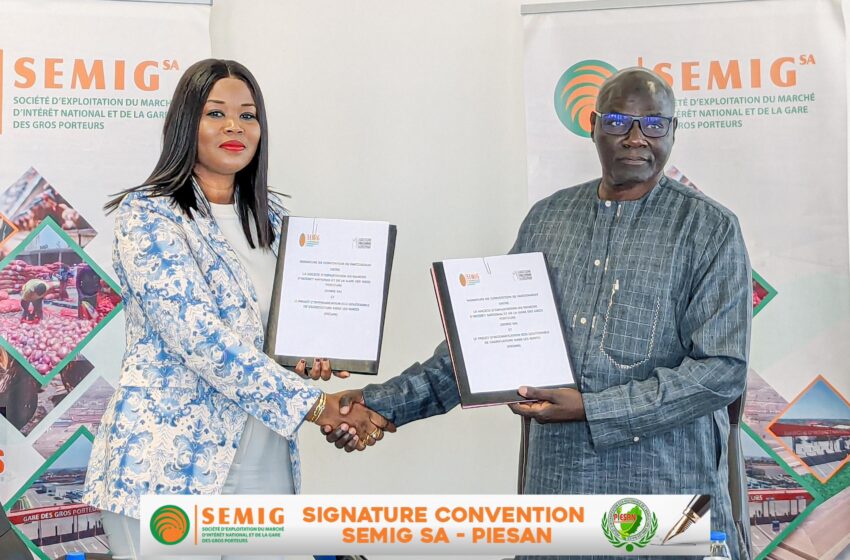  Mme Fatoumata Niang BA DG de la SEMIG-SA a signé une convention avec le Coordonnateur de PIESAN